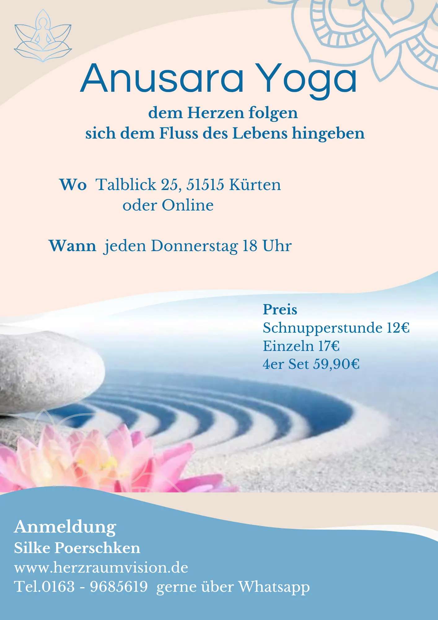 Freie Frau atmet saubere Luft in der Natur Wald. Glückliches Mädchen von hinten mit offenen Armen im Glück. Frische Outdoor-Wälder, Wellness gesunden Lebensstil Konzept